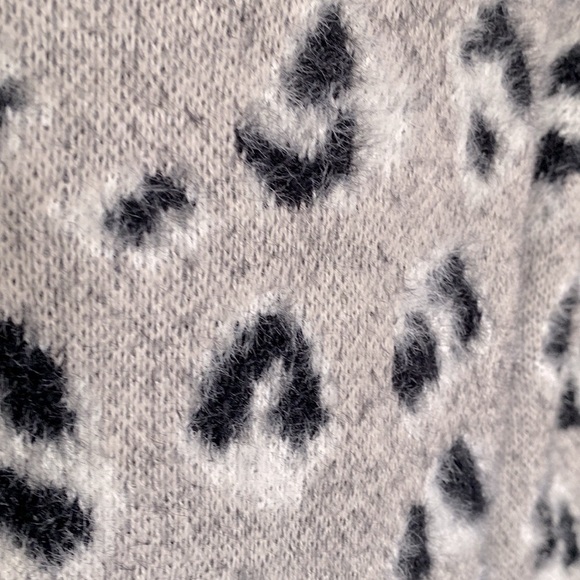 Retrology Animal Print button down Cardigan Sweater Womens soft cozy winter Sz M - Picture 7 of 8